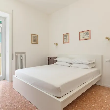 Bright And Spacious Family In Parioli *