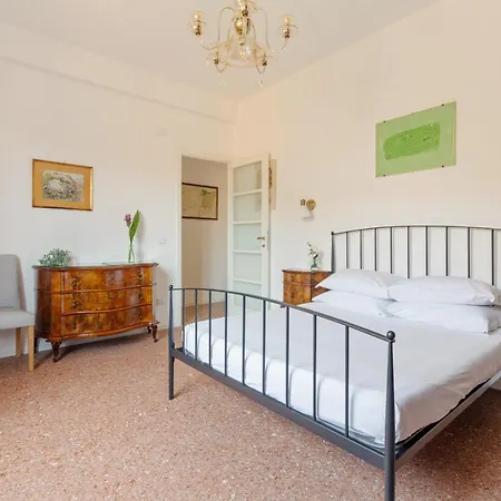 Bright And Spacious Family In Parioli Daire