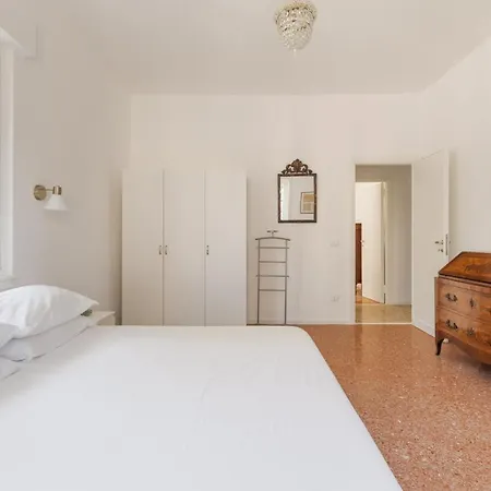 Bright And Spacious Family In Parioli Appartement